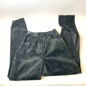 Fabulous Vintage 1980s grey suede pants in excellent original condition. Size 2